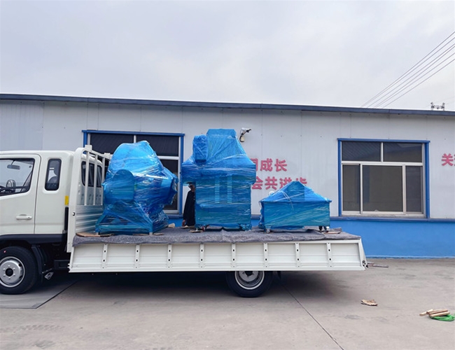 新款80針鹽水注射機(jī)，600L可傾電加熱夾層鍋，200L不銹鋼料車(chē)，直達(dá)車(chē)發(fā)貨河南鄭州